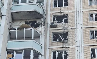 Budynek mieszkalny uszkodzony w ataku ukraińskiego drona w Krasnogorsku w obwodzie moskiewskim