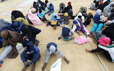 Włosi chcą przenieść 10 tys. uchodźców z obozów w Libii do UE
