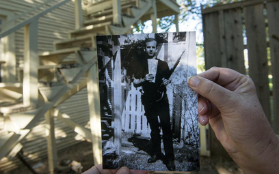 Na zdjęciu Lee Harvey Oswald (data wykonania oryginalnej fotografii nie jest znana)