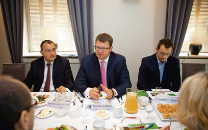 Ireneusz Gronostaj, dyrektor finansowy (z lewej), Thomas Lehmann, prezes (w środku), i Tomasz Dwojak