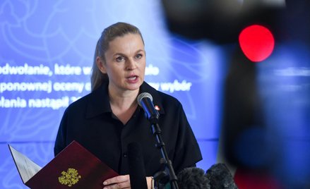 Minister edukacji Barbara Nowacka na konferencji prasowej nt. programu „Laptop dla ucznia”