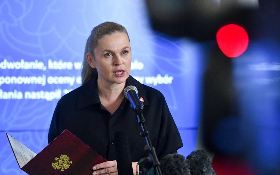 Minister edukacji Barbara Nowacka na konferencji prasowej nt. programu "Laptop dla ucznia"