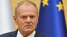 Donald Tusk i KO prowadzą w sondażu, ale odsetek niezdecydowanych jest niemal tak wysoki jak poparci
