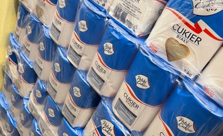 Cukier znów można kupować do woli. Biedronka znosi limity