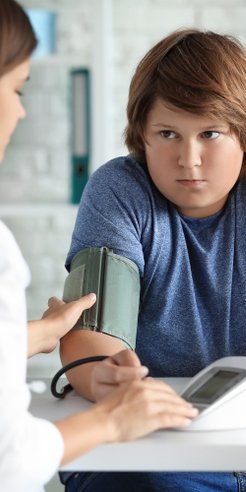 Analiza przeprowadzonych badań wykazała, że na szacunki częstości występowania nadciśnienia tętnicze