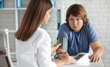 Analiza przeprowadzonych badań wykazała, że na szacunki częstości występowania nadciśnienia tętnicze