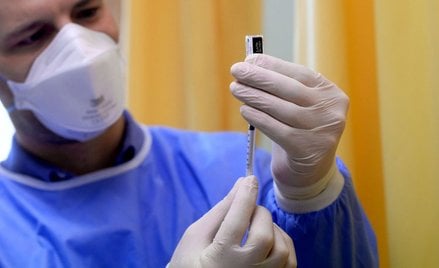 Koronawirus. Sondaż: Czego Polacy obawiają się w związku ze szczepionką na COVID?