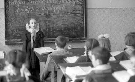 Szkoła Średnia nr 24 im. Marii Konopnickiej, w której uczono w języku polskim. Lwów, 1956-1957 r.