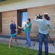 To słynne zdjęcie Borysa Budki z sierpnia tego roku do tej pory budzi emocje. Nie tylko internautów.