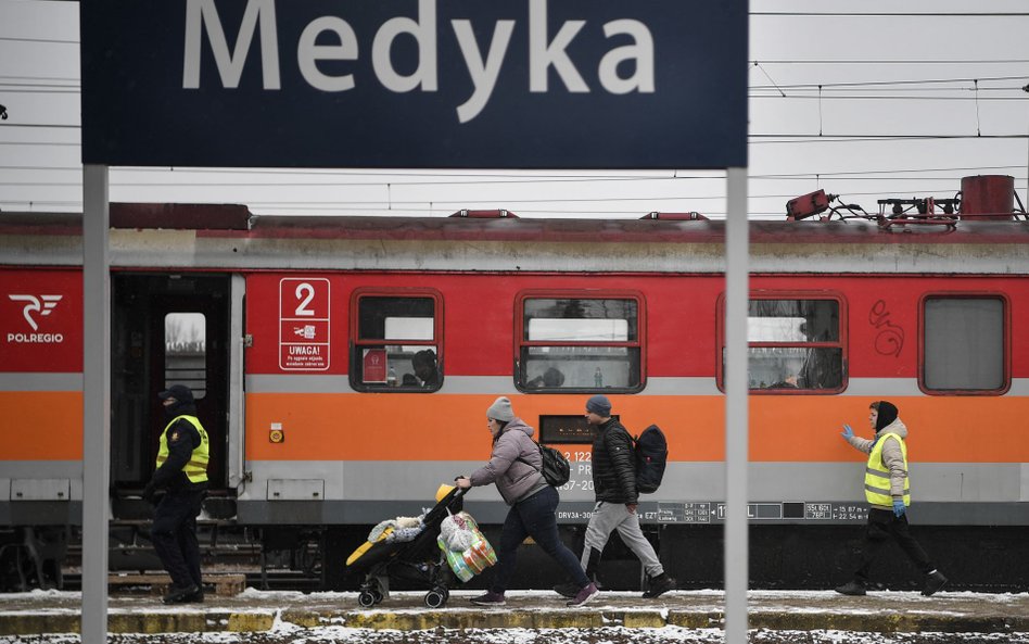 Uchodźcy z Ukrainy. Przegląd pomocy ubezpieczycieli. Np. darmowe OC