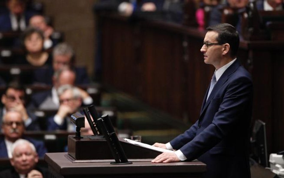 Mateusz Morawiecki zaskoczył posłów politycznym wistem, proponując zmianę konstytucji