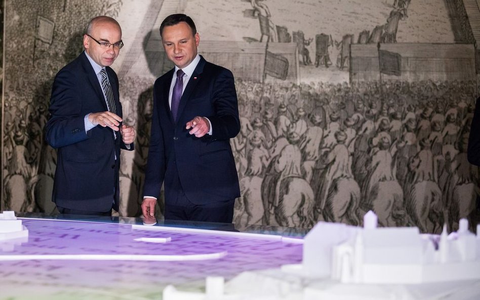 Dyrektor "Polin" Dariusz Stola i Andrzej Duda. Wizyta prezydenta w Muzeum Żydów Polskich w marcu 201