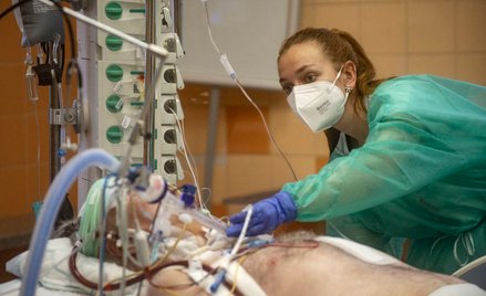 Czechy znoszą paszporty covidowe i obowiązkowe testy