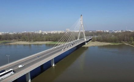 Warszawa: Mężczyzna spadł z mostu do Wisły