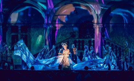 Królowa Wiślan (Dorota Segda) i jej orszak