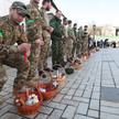 W Wielkanoc w Kijowie błogosławione są święconki przyniesione przez oddział armii ukraińskiej