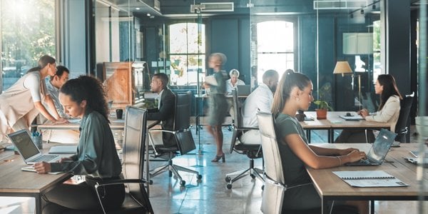 Wahadło na rynku pracy mocniej wychyla się w kierunku pracodawców