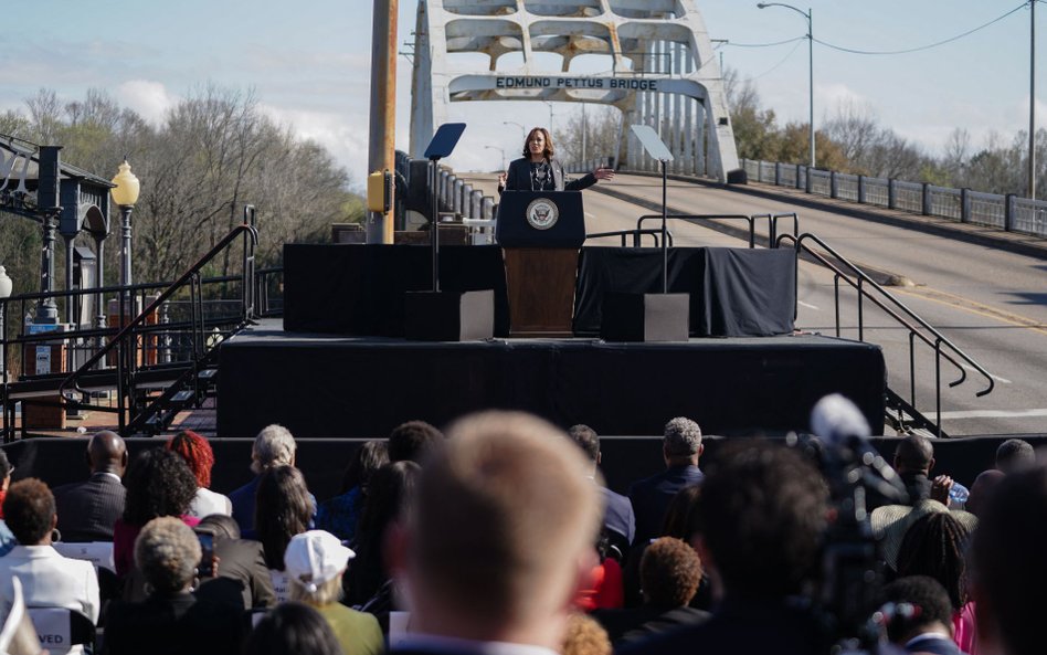 Kamala Harris wygłasza przemówienie w Selmie