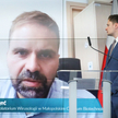 Wirusolog prof. Krzysztof Pyrć (na ekranie) i podsekretarz stanu w MRiRW Krzysztof Ciecióra podczas 