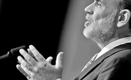 Ben Bernanke, prezes Fed, koordynuje akcję banków centralnych