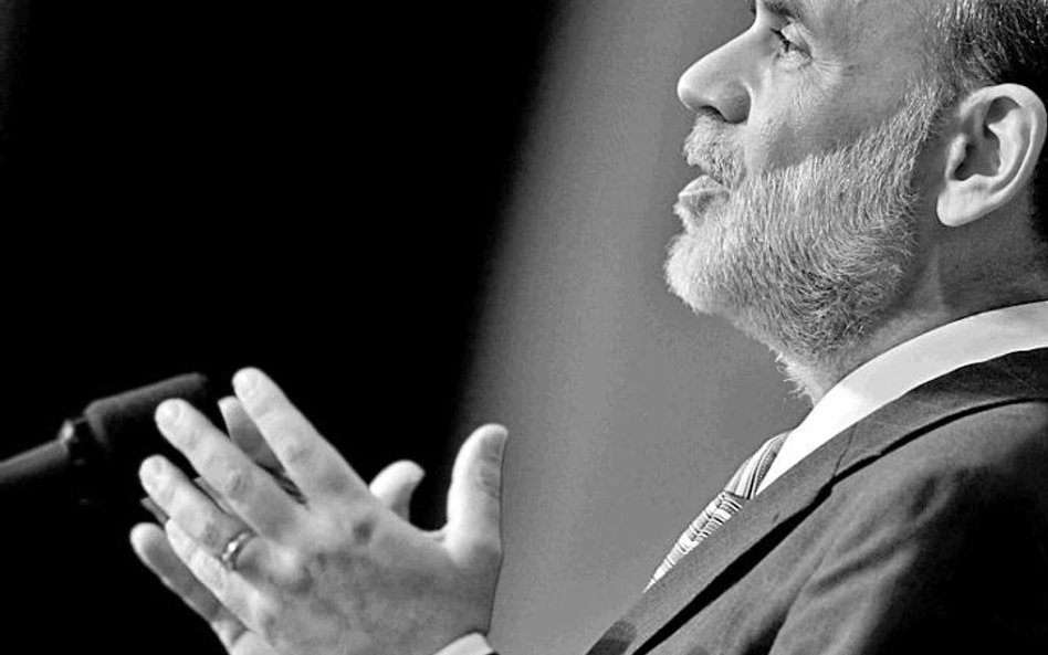 Ben Bernanke, prezes Fed, koordynuje akcję banków centralnych