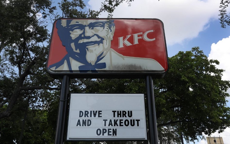 Rosyjskie kurczaki z próbówki w KFC