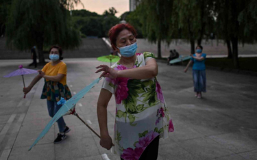 Chiny: Na COVID-19 w całym kraju leczy się 76 osób