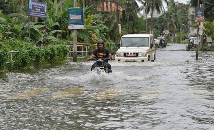 324 ofiary powodzi w Indiach. Deszcz padał przez tydzień
