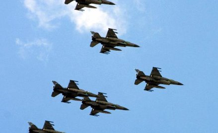 W sumie do Polski ma przylecieć 12 myśliwców F-16