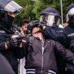 Protest przeciw obostrzeniom w Berlinie. Policja użyła pałek