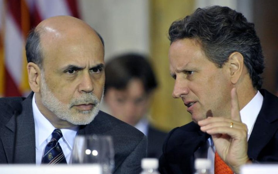 Ben Bernanke, szef Rezerwy Federalnej USA i Timothy Geithner, przewodniczący Banku Rezerw Federalnyc