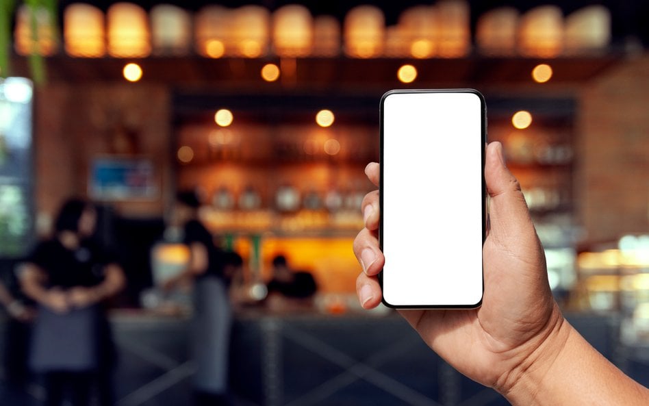 Brytyjska sieć pubów zakazuje używania głośników w telefonach