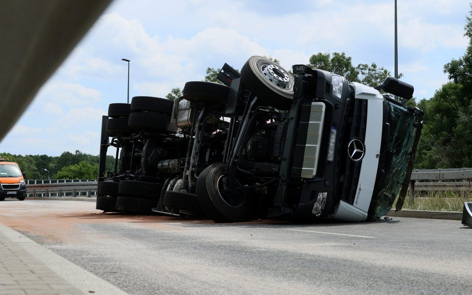 Więcej wypadków było na autostradach, ale i tu liczba śmiertelnych ofiar spadła