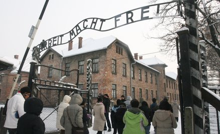 Podróżnicy ze świata wskazali zwiedzanie muzeum byłego obozu zagłady Auschwitz-Birkenau jako miejsca