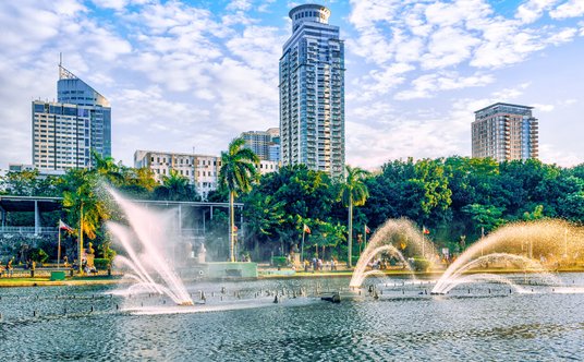 Wielką atrakcją Manili jest ogromny jeden z największych parków miejskich na Filipinach, Park Rizal