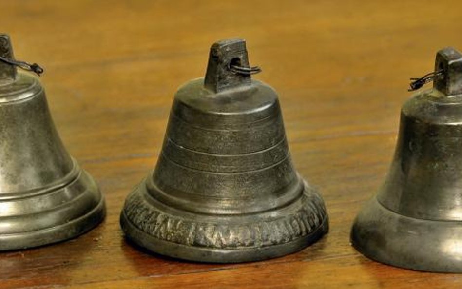 Dzwonki od trojki jeżdżącej po stolicy sprzed 1914 roku – różne kształtem, ale dopasowane dźwiękiem!
