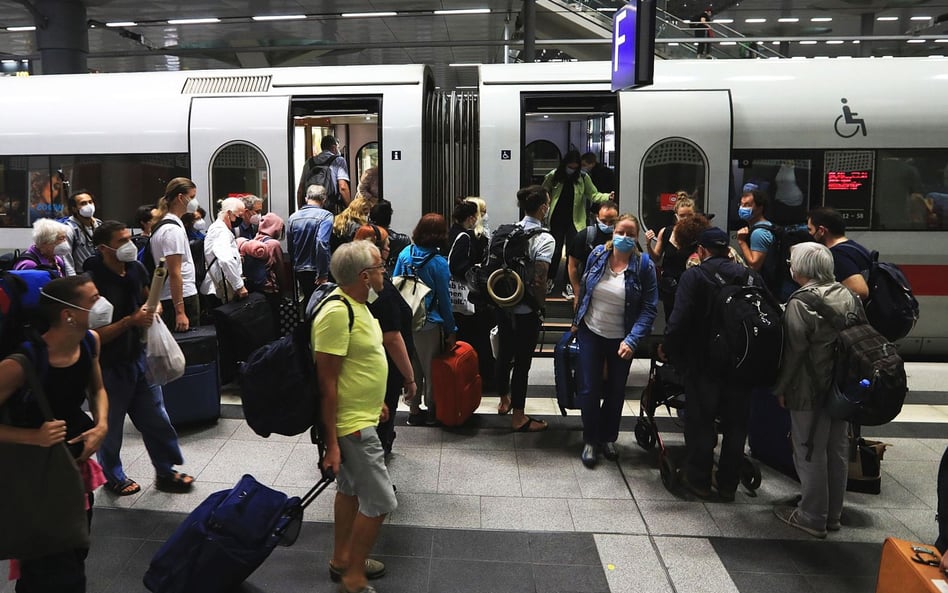 Turyści wybierają kolej zamiast samolotu. "Podróżują zgodnie z duchem czasów"