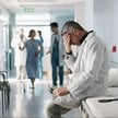 Prawie 3 tys. lekarzy i lekarzy dentystów straci prawo do pracy w Polsce