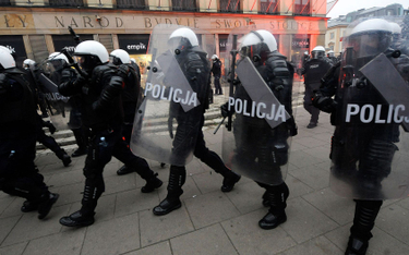 Marsz Niepodległości: 35 policjantów rannych, 3 w szpitalu