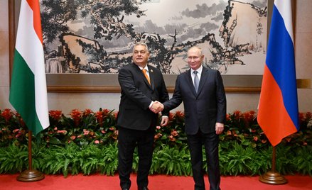 Uścisk dłoni w Pekinie, który zaskoczył wszystkich – Viktor Orbán i Władimir Putin