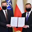 Prezydent RP Andrzej Duda i minister edukacji i nauki Przemysław Czarnek podczas konferencji  ws. pr