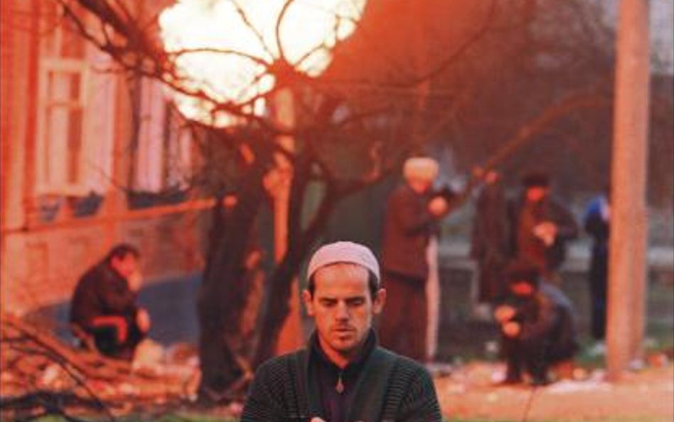 W islamie, by się pomodlić, wystarczy mieć kobierzec, miejsce do salat (modłów) oraz rytualnych ablu