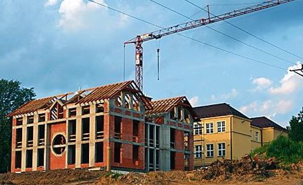 Gmina inwestuje w edukację – trwa właśnie rozbudowa gimnazjum w Modlnicy