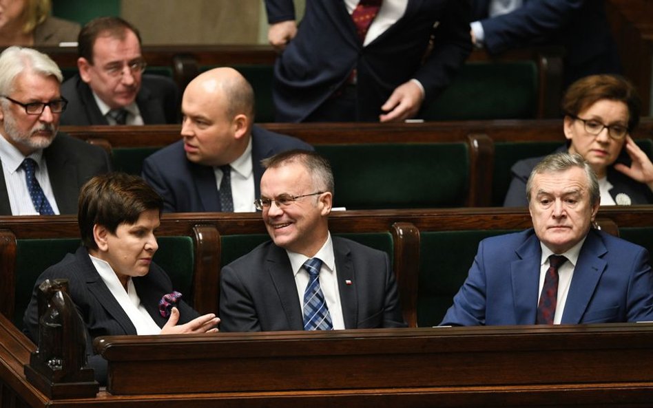 Który minister do dymisji? Zapytano posłów PiS