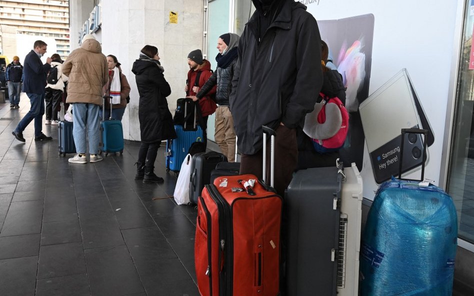 Rosyjski imigrant na lotnisku w Tbilisi