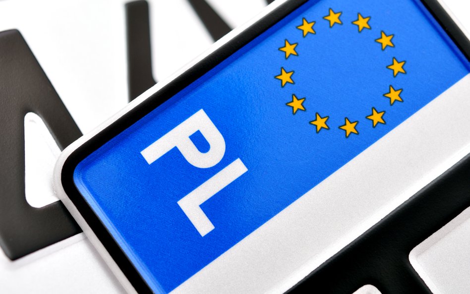 Wymień tablice rejestracyjne. Inaczej zapłacisz nawet tysiąc złotych kary
