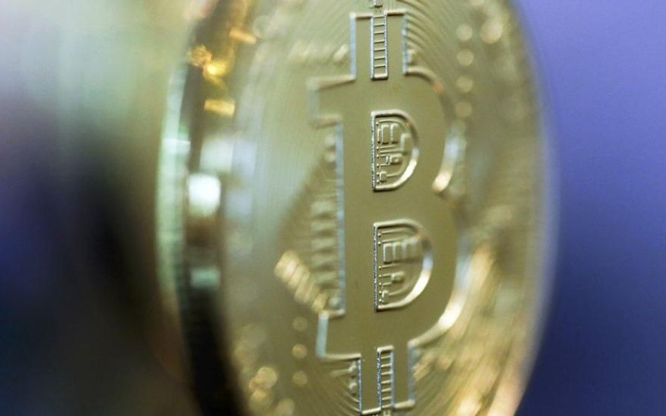 Silne wstrząsy na rynku kryptowalut. Spada kurs bitcoina