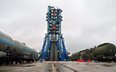 Rosyjska rakieta Soyuz na platformie startowej kosmodromu Plesieck, zdjęcie archiwalne