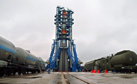 Rosyjska rakieta Soyuz na platformie startowej kosmodromu Plesieck, zdjęcie archiwalne