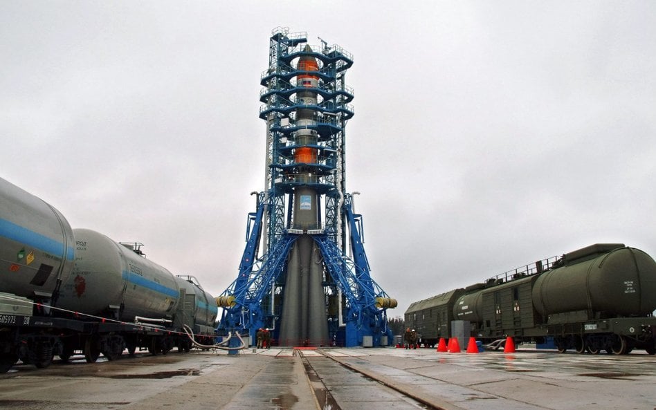 Rosyjska rakieta Soyuz na platformie startowej kosmodromu Plesieck, zdjęcie archiwalne
